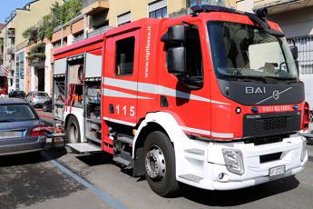 Incendio a Roma morta una donna evacuato palazzo