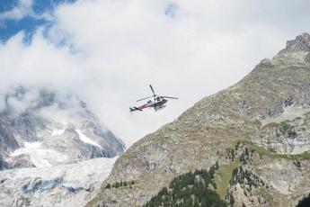 Monte Bianco crolla seracco almeno un morto e 4 feriti