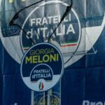 Fratelli dItalia si accende dibattito su fiamma tricolore va tolta o no