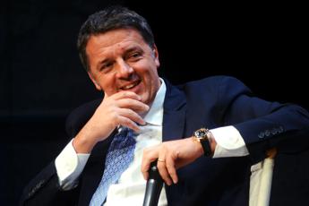 Renzi Leader evocano guerra mondiale Meloni e Schlein litigano su Telemeloni e Teletubbies