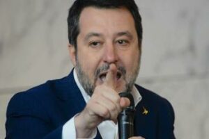 Scontri Bologna Salvini contro i centri sociali Covo di delinquenti vanno sigillati