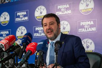 Ue Salvini lancia la sfida sovranisti Abusivi fuori dal Tempio non abbiamo paura dei Golia Soros