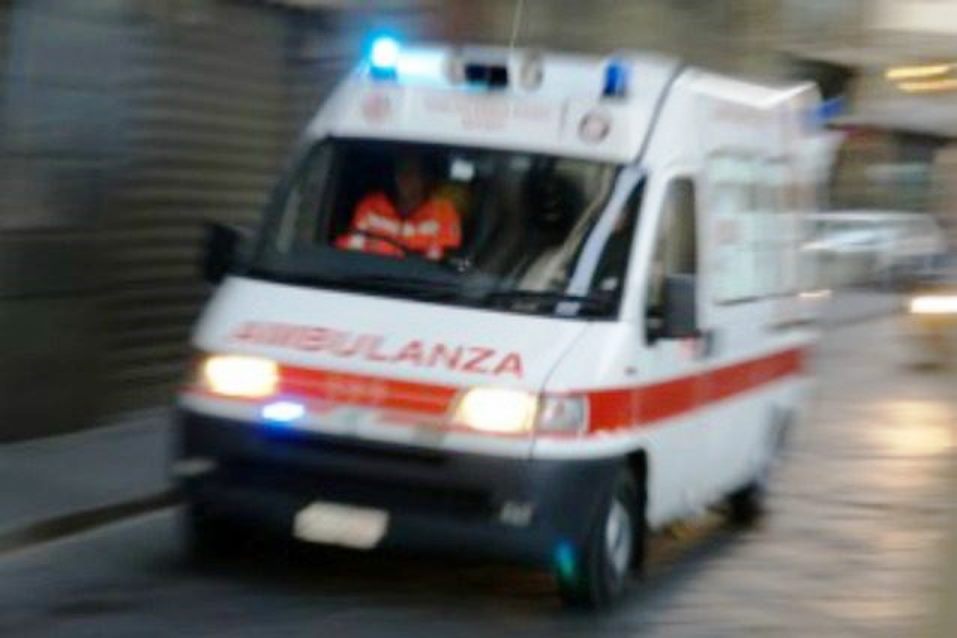 ambulanza corsa 4 2 1 ShFJYk