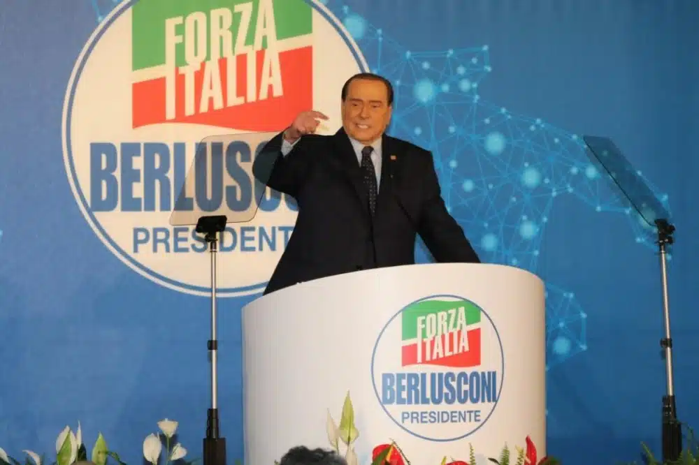 16fiscoberlusconiconlariformapassoimportanteversolaflattax bkhhDS