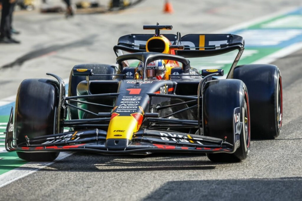 9polepositionverstappeninbahrainferrariinsecondafila yafsV1