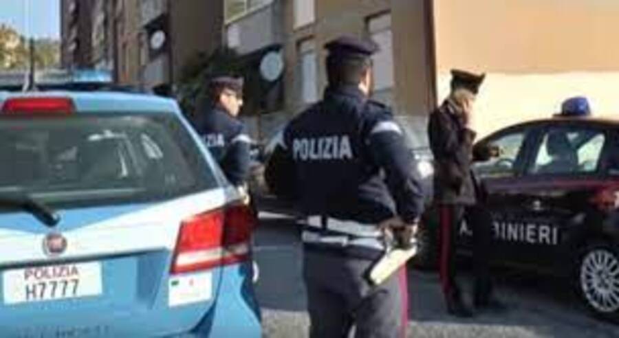 carabinieriepolizianapoli1 1 3 wtcfYV