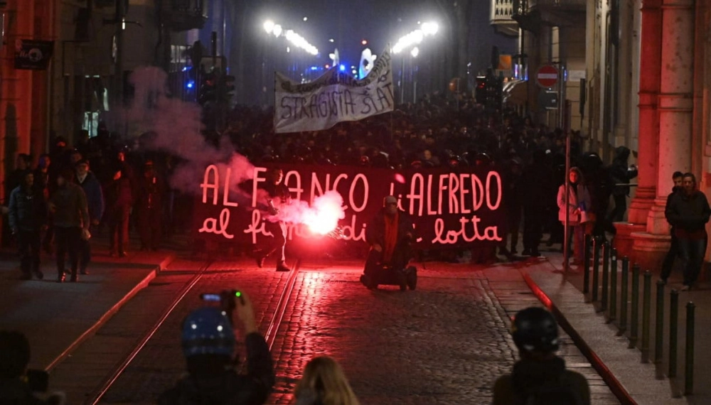 manifestazione anarchici torino VjQQN2