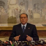 silvio berlusconi esce da terapia intensiva