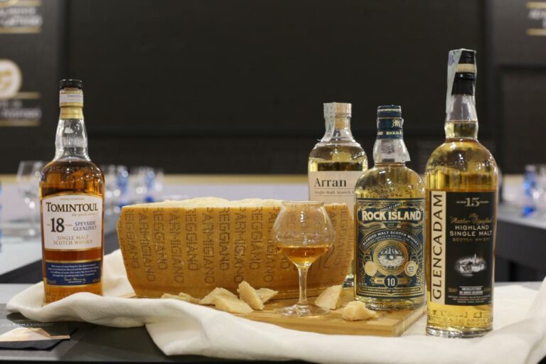 11 Al Vinitaly il “pairing” tra whisky scozzese e Parmigiano Reggiano