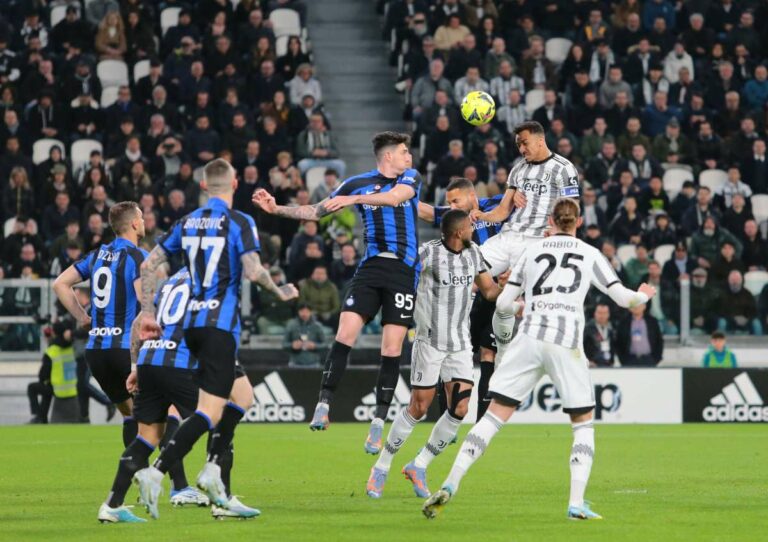 15 Pari e rissa, Juve-Inter 1-1 in andata semifinale Coppa Italia