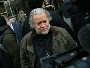 Steve Bannon scarcerato martedi prossimo il guru di Trump sara libero prima delle elezioni