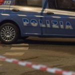 Agguato a Napoli gambizzato 18enne ferita per errore una donna