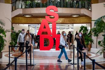 Saldi ad alto rischio per 5 italiani malati di shopping compulsivo