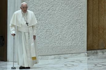 Leggero stato influenzale per Papa Francesco annullate udienze