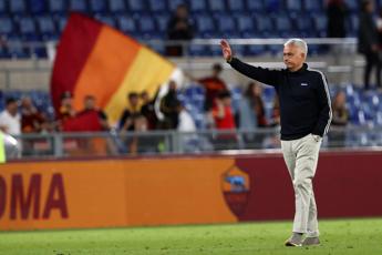 Mourinho esonero spiazza il tifo in Parlamento Roma ci metta la faccia