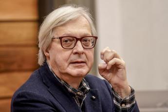 Sgarbi Morgan mio leccapiedi Non ne ha bisogno vale immensamente piu di Fedez