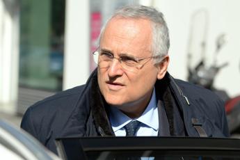 Lotito e lesonero di Mourinho La Roma Guardo solo in casa mia