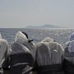 Migranti in 16 su pattugliatore della Marina in viaggio verso lAlbania