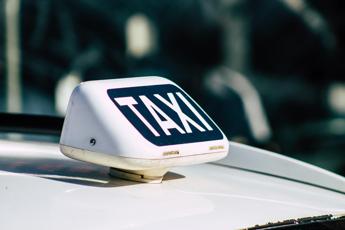 Roma taxi triplica tariffa a turisti arriva maxi multa