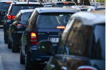 Roma voragine a Corso Francia strada chiusa e traffico in tilt