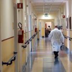 Roma va in ospedale per un mal di gola e muore a 44 anni