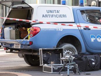 Bomba da mortaio vicino ai cassonetti a Pescara