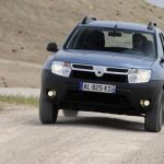 Dacia Duster la nuova generazione sara svelata a fine mese