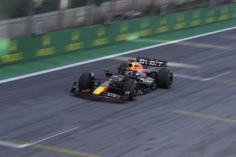 Gp Bahrain Verstappen in fuga Sainz terzo e Leclerc soffre La diretta