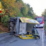 Incidente vicino Roma scuolabus si ribalta a Rocca di Papa contusi autista e due bimbi