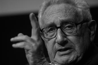 Kissinger non solo Agnelli gli amici italiani da Romiti a Napolitano