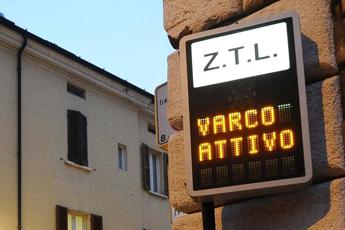 Ztl da incubo coppia riceve 100 multe Salasso da 13mila euro colpa del navigatore