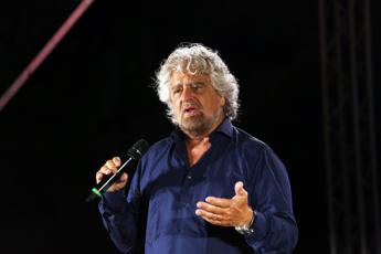 Beppe Grillo e il grazie di cuore a ospedale Cecina dopo essere stato dimesso