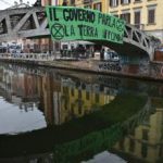 Blitz attivisti Extinction Rebellion da Venezia a Roma fiumi tinti di verde