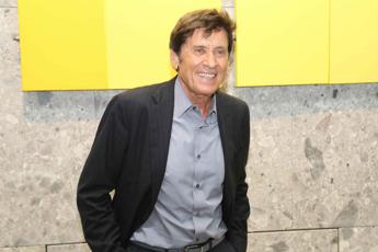 Gianni Morandi 79 anni e non sentirli corsetta per festeggiare il compleanno