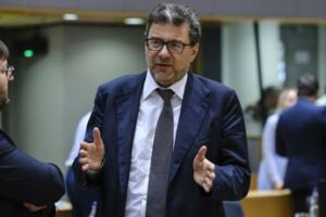 Giorgetti Accise Probabile allineamento giu per benzina e su per gasolio