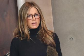 Jennifer Aniston boccia lesperto anti molestie sul set Me la cavo da sola