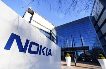 Nokia vende le attivita nella gestione di servizi e dispositivi taglia 500 posti