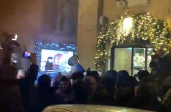 Protesta studenti a Roma scontri con la polizia davanti Montecitorio Video