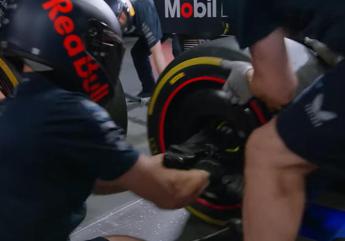 Red Bull il pit stop al buio e da record Video