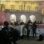 Scala maschere in protesta vostra eccellenza non vale senza nostra dignita