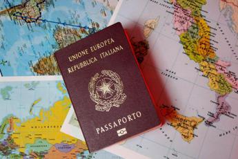 Caos passaporti in Italia a rischio 52mila prenotazioni di viaggi tra marzo e giugno