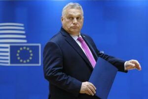 Parlamento Ue contro Orban insulti al leader ungherese e scontro in Aula