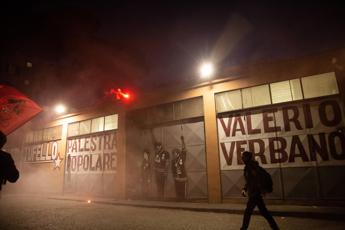 Roma corteo per Valerio Verbano bruciato fantoccio con sembianze Meloni