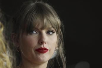 Taylor Swift il padre accusato di aver aggredito un fotografo