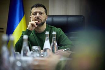 Ucraina Kiev ritira soldati da villaggi Kharkiv Zelensky cancella missioni allestero