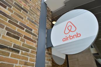 Airbnb vieta le telecamere interne per le case in affitto