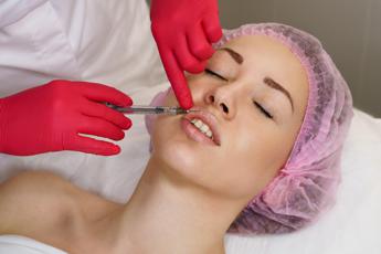 Botox boom di punturine spiana rughe in Italia