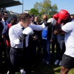 Macron come Rocky presidente in palestra con i guantoni