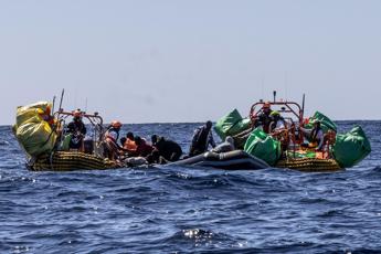 Migranti almeno 50 morti in naufragio su gommone partito da Libia