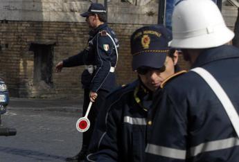 Roma tampona lauto dellex e vuole soldi dei danni fermato